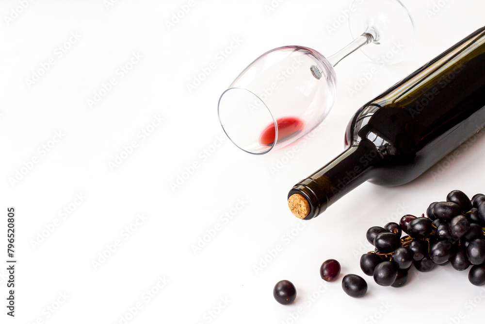 Fototapeta premium Bottle of wine with wineglass and grapes. Wine background