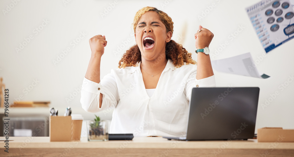 © peopleimages.com - Angry, shout and business woman with laptop for online error, mistake and fail for problem in workplace. Professional, corporate and person frustrated, stressed out and upset in office for burnout