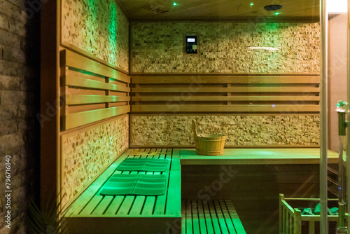 日本の東京で人気のプライベートサウナの風景