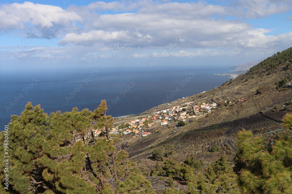 Obraz premium View from the crater in Funcaliente on the canary island La Palma
