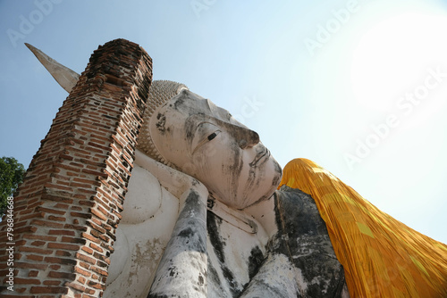Face of Phra Si Mueang Thong, the reclining Buddha image of Wat Khun Inthapramun. © Warida.lnnl