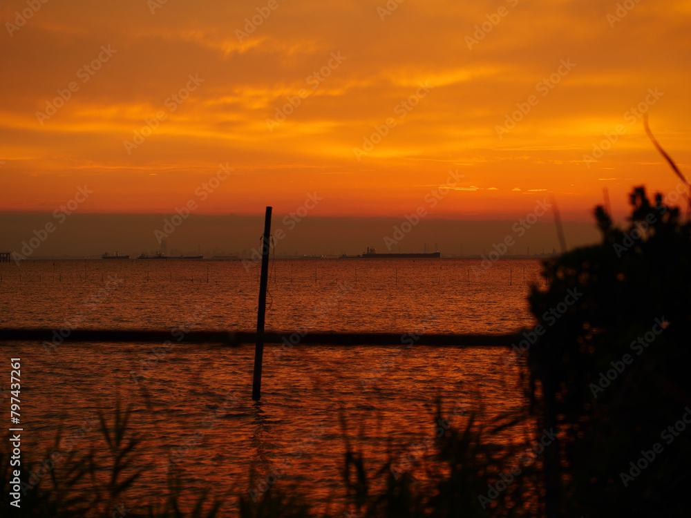 江川海岸の夕日（千葉のウニユ塩湖）