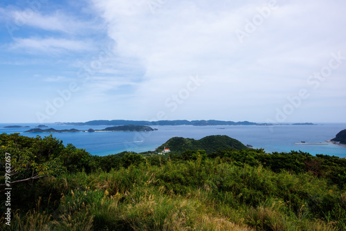 Wallpaper Mural 島中央の中岳にあるタキバル展望台から見る、阿嘉島のジャングルと慶良間諸島の海。

沖縄県島尻郡座間味村阿嘉島にて。
2021年4月27日水中撮影。


The jungle of Aka Island and the sea of the Kerama Islands as seen from the Takivaru observatory on Nakadake in the center o Torontodigital.ca