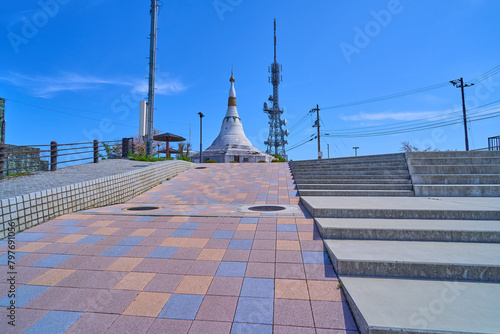 徳島県徳島市の眉山公園にあるパゴダ平和記念塔方面