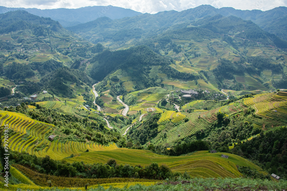Obraz premium The spectacular rice terraces of Mu Cang Chai, Yen Bai, Vietnam