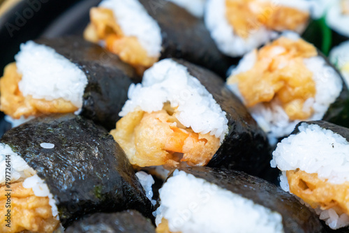 おいしそうな天むすの写真。名古屋めしのイメージ。