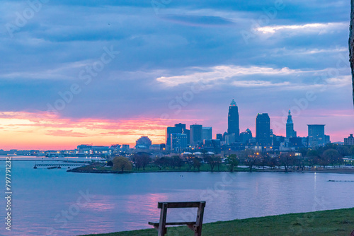 Fototapeta Naklejka Na Ścianę i Meble -  Sunrise over downtown cityscape with lake and park