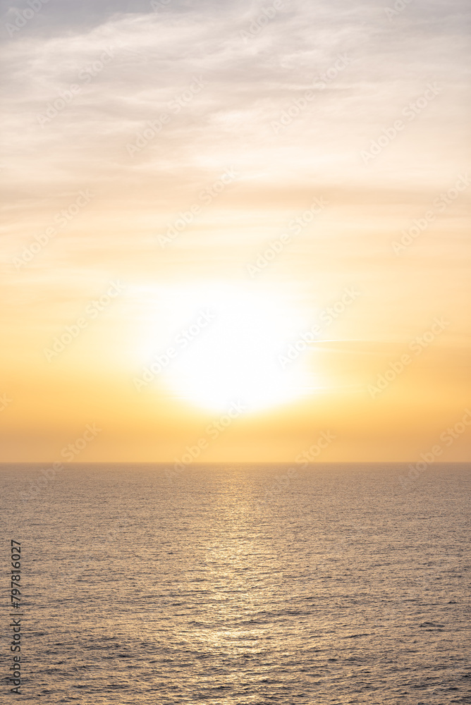 Beautiful photo of the sea - beautiful golden sun