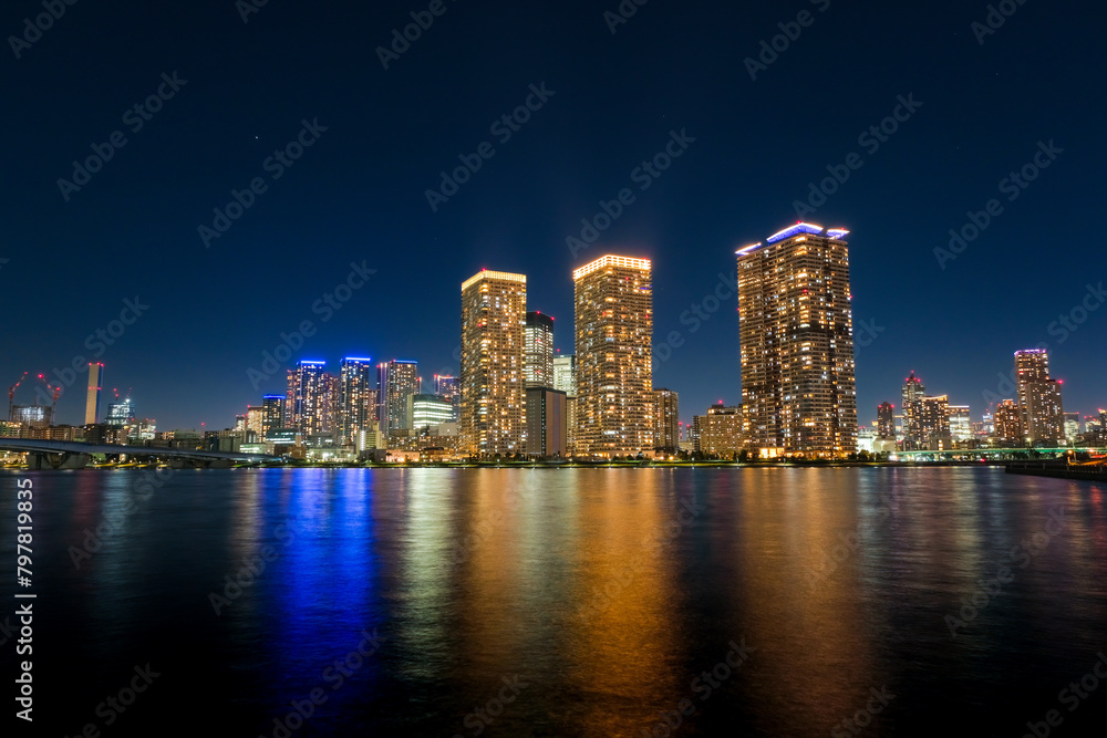 Obraz premium 東京都 豊洲から見る晴海の夜景