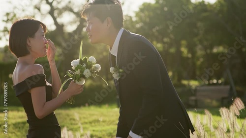 bride and groom, kissing, romence, wedding photo