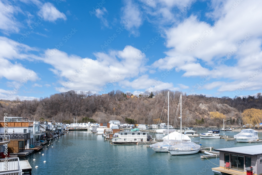 Scarborough Bluffs lakefront ridge with parks, boats and houses