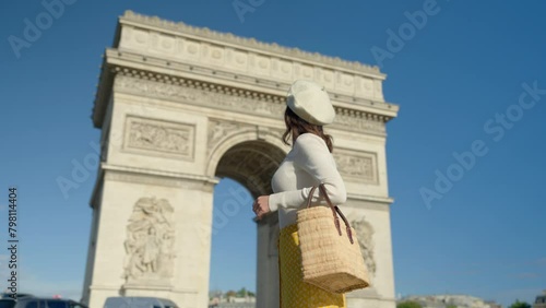 Woman by the Arc de Triomphe (ID: 798114404)