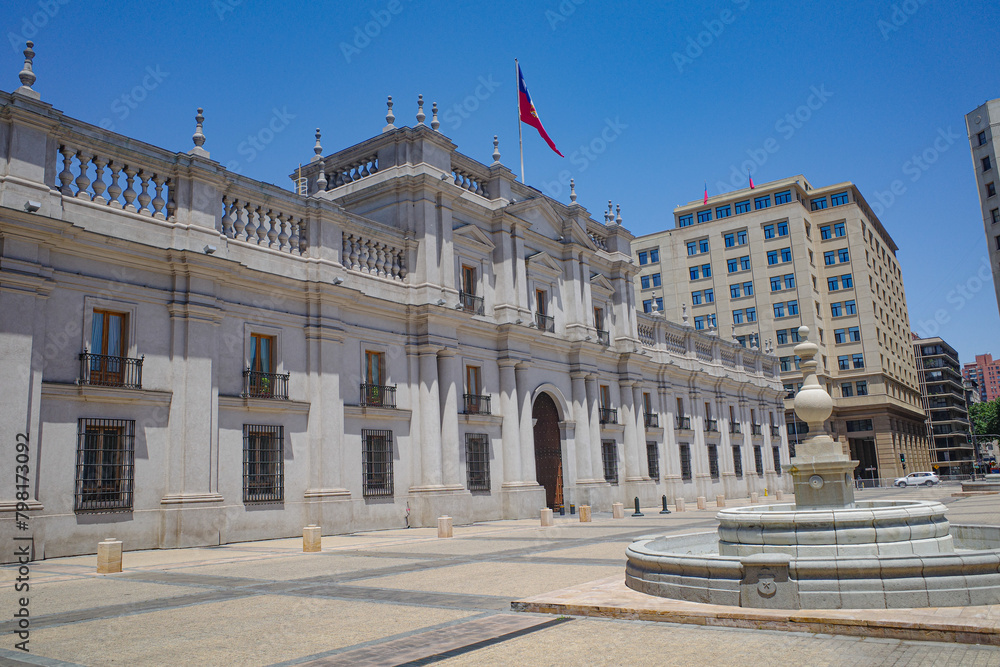 Fototapeta premium Santiago, Chile - 26 Nov, 2023: Palacio de la Moneda and Plaza Constitution