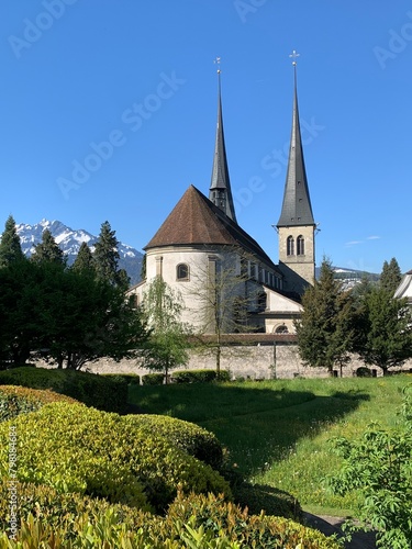 Hofkirche St. Leodegar - Gotische Kirche in der Stadt Luzern am Vierwaldstättersee in der Schweiz - Europa