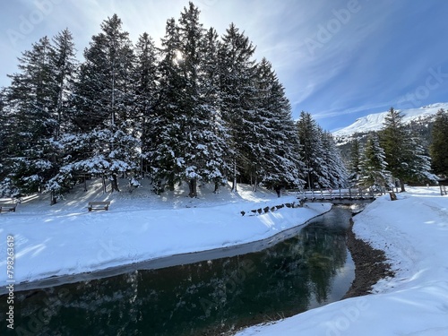 Tablou pe pânză A typical winter idyll on the frozen and snow-covered alpine lake Heidsee (Igl L