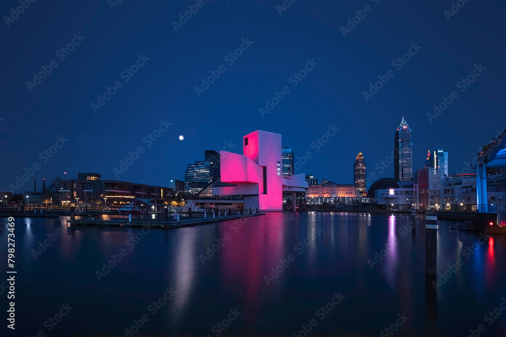Naklejka premium Cleveland (OH) skyline from N Coast Harbor Walkway, at sunset