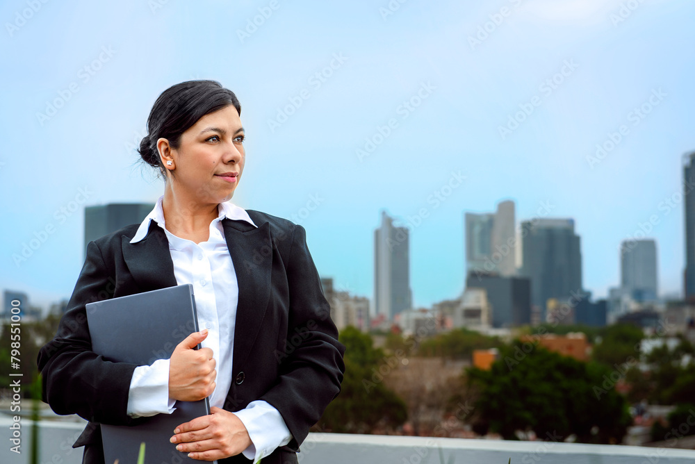 Empowering Success: The Victorious Latina Executive Empowering Success: The Victorious Latina Executive