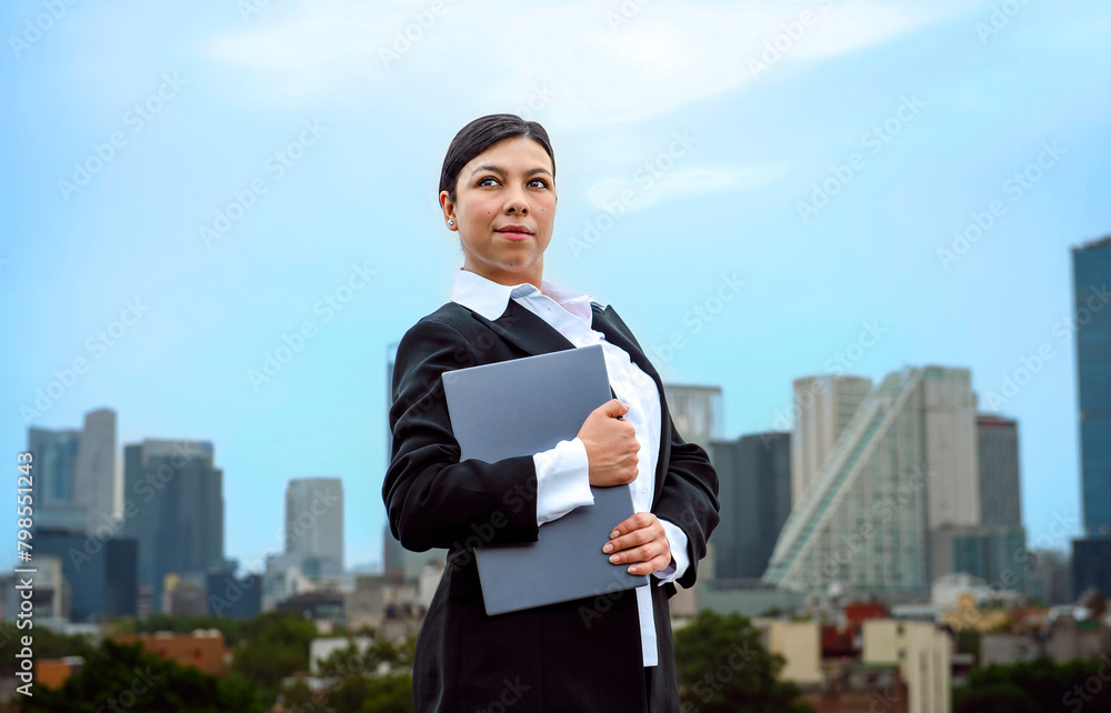 Empowering Success: The Victorious Latina Executive Empowering Success: The Victorious Latina Executive