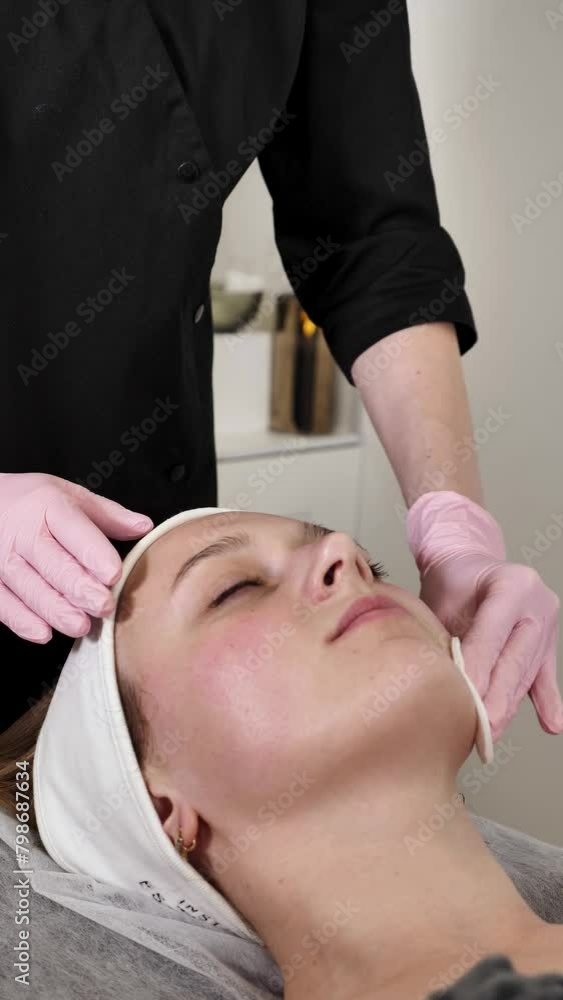 An experienced cosmetologist massage therapist performs a relaxing facial massage for the client to relieve tension, promoting deep relaxation and hydration, leaving your skin refreshed and radiant. An experienced cosmetologist massage therapist performs a relaxing facial massage for the client to relieve tension, promoting deep relaxation and hydration, leaving your skin refreshed and radiant.