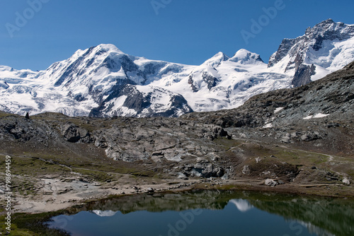 Obraz na płótnie Snow covered mountains in the Swiss Alps w salonie