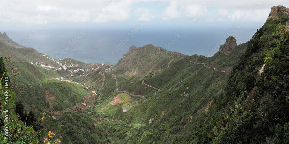Naklejka premium Mirador El Balaidero with panorama of the island