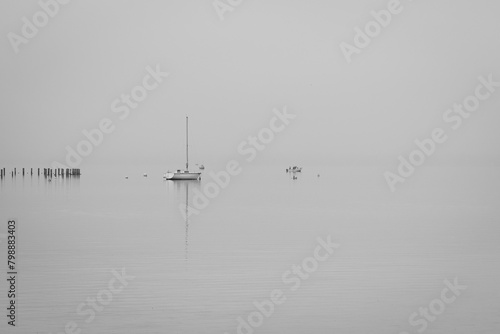 Boote im Nebel