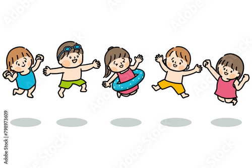 水着でジャンプする笑顔の子供たち