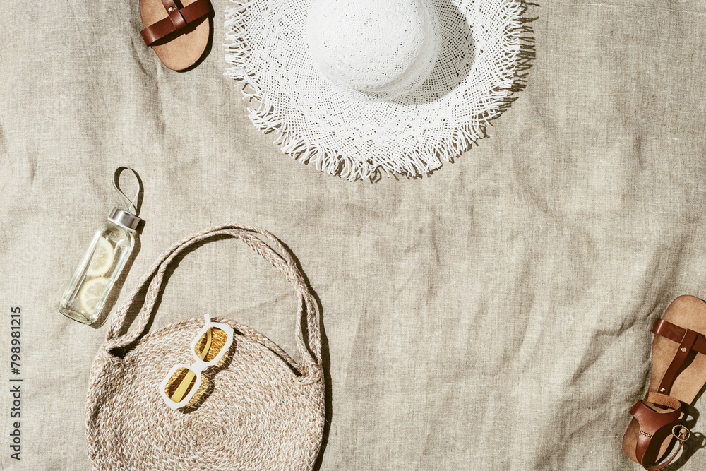 Φωτογραφία Beach still life at summer sun, fashion jute beach bag, detox lemon water, sun h