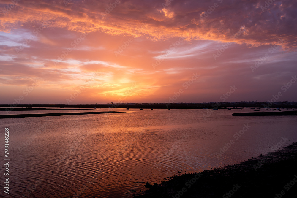 Atardecer en Faro, costa del Algarve, Portugal