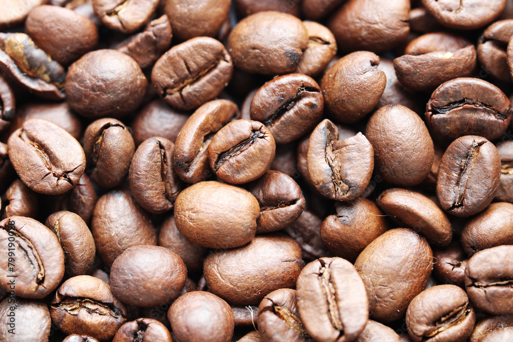Naklejka premium Roasted coffee beans close up background