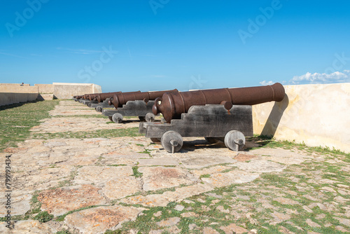 Cañones de la fortaleza de Sagres en el Algarve, Portugal