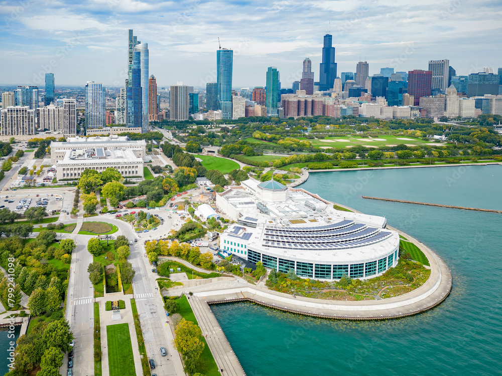 Fototapeta premium Sunny aerial view of the Shedd Aquarium and downtown cityscape
