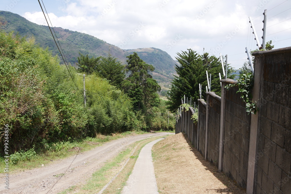 Straße in den Bergen von Escazú in Costa Rica