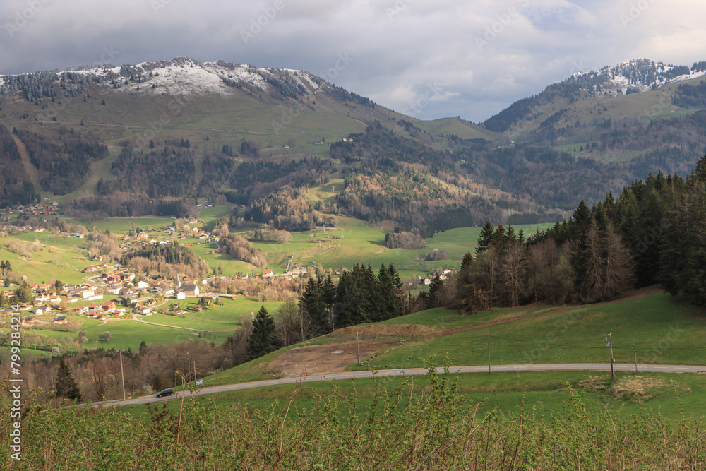Frühling im Chablais; Col de Cou mit Habere und Montagne d'Hirmentaz