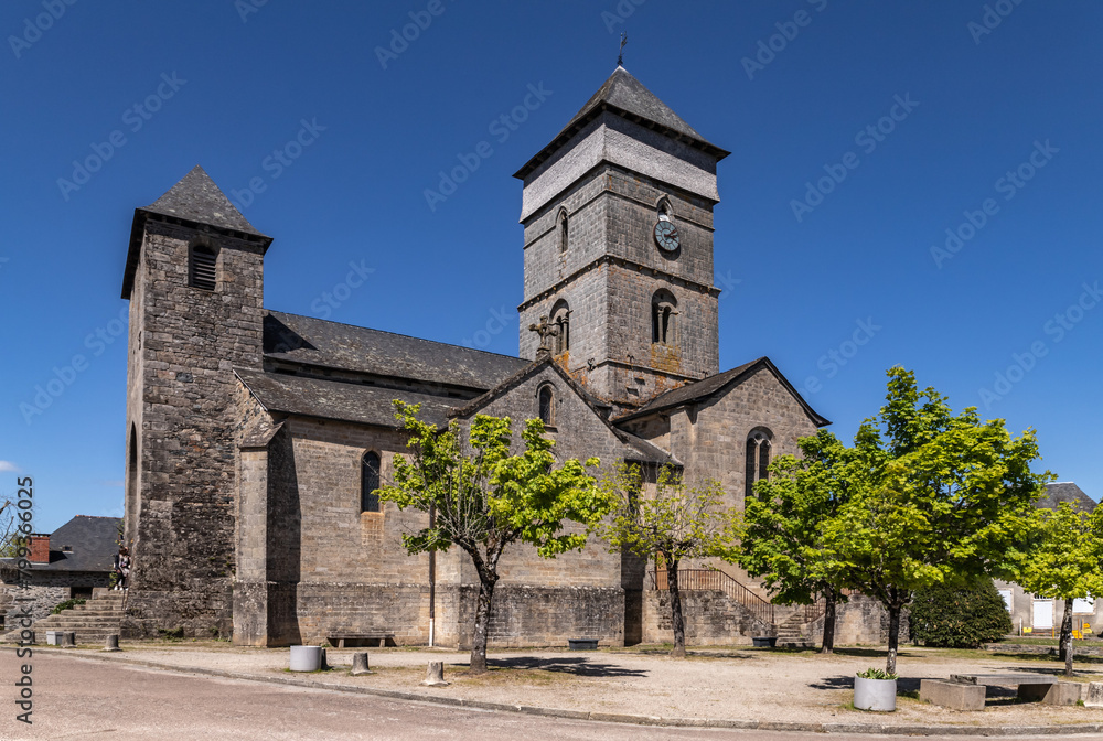 Chamboulive (Corrèze, Nouvelle aquitaine, France) - Vue de l'église Saint Come Saint Damien au printemps Chamboulive (Corrèze, Nouvelle aquitaine, France) - Vue de l'église Saint Come Saint Damien au printemps