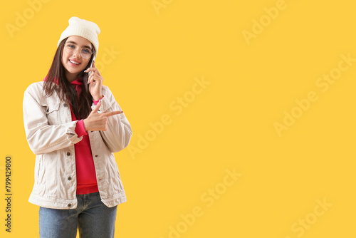 Pretty young woman talking ...