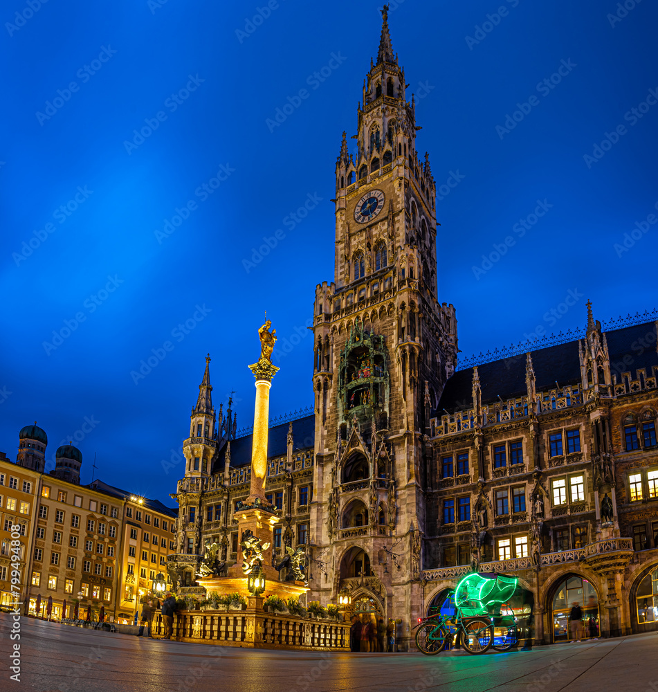 Fototapeta premium Evening view of Marienplatz in Munich