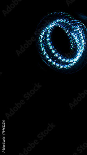 wirbel kreisel kringel kurve bewegung leuchtender hintergrund dunkel lichter glow schwarz bunt farbe abstrakt superkraft