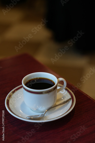 カフェのテーブルに置かれたコーヒー