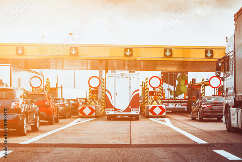 Fotografie Congested Highway: Daily Commuters Face Toll Station Delays