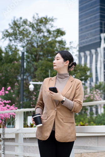 Businesswoman Enjoying the City Break with Coffee © 昊 周