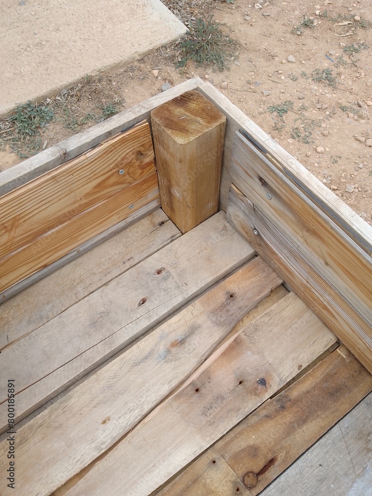 Garden Planter Made from Recycled Wood Garden Planter Made from Recycled Wood