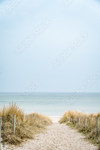Fototapeta Naklejka Na Ścianę i Meble -  Strandweg Baabe, Ostsee Insel Rügen