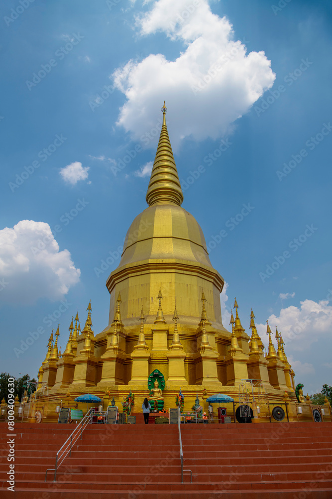Naklejka premium Maha That Chedi Sri Maha Sarakham Wat Pa Wang Nam Yen at Muang District, Mahasarakham Province Thailand.