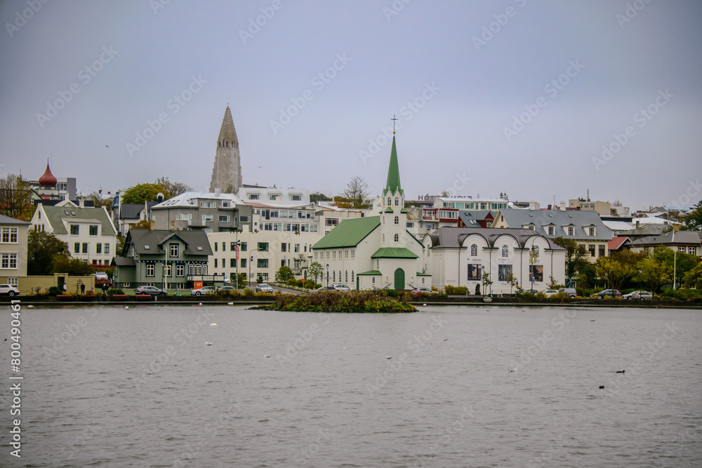 Fototapeta premium View of the city centre of Reykjavik with the Hallgrimiskirkja Church seen from Lake Tjoernin - Iceland