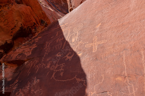Photography Close up view of Native American rock art (Petroglyphs) on red Aztek sandstone wall of Atlatl Rock in Valley of Fire State Park in Mojave desert, Nevada, USA