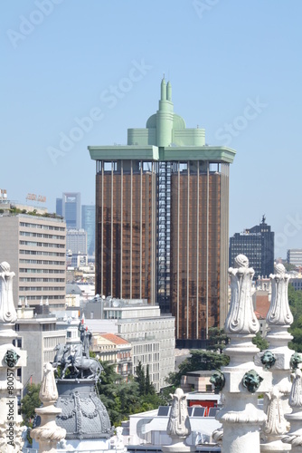 Madrid, espagne, 20 aout 2015 : Les Tours de Colón, deux immeubles jumeaux de bureaux situés dans la ville photo