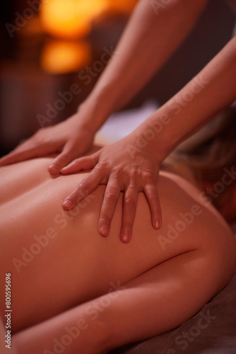 Ayurveda Back Massage with aromatherapy essential oil