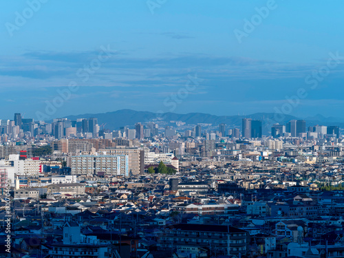 高台から眺める大阪の都市景観 © しょこまろん