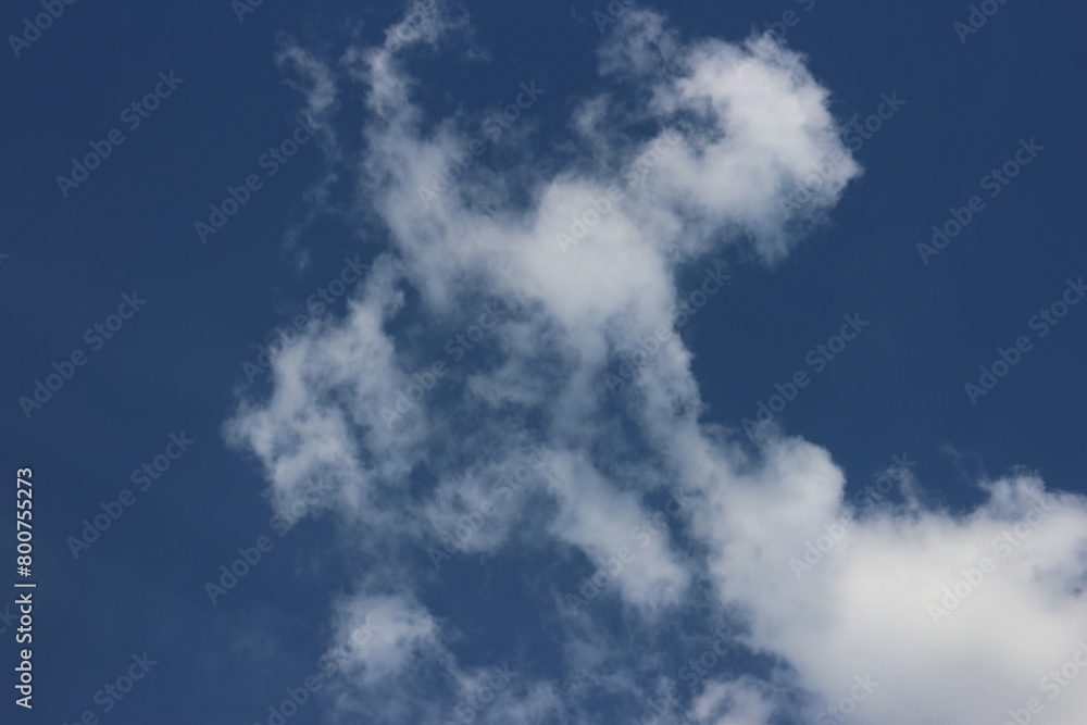 Obraz premium Beautiful white cloud on blue sky background